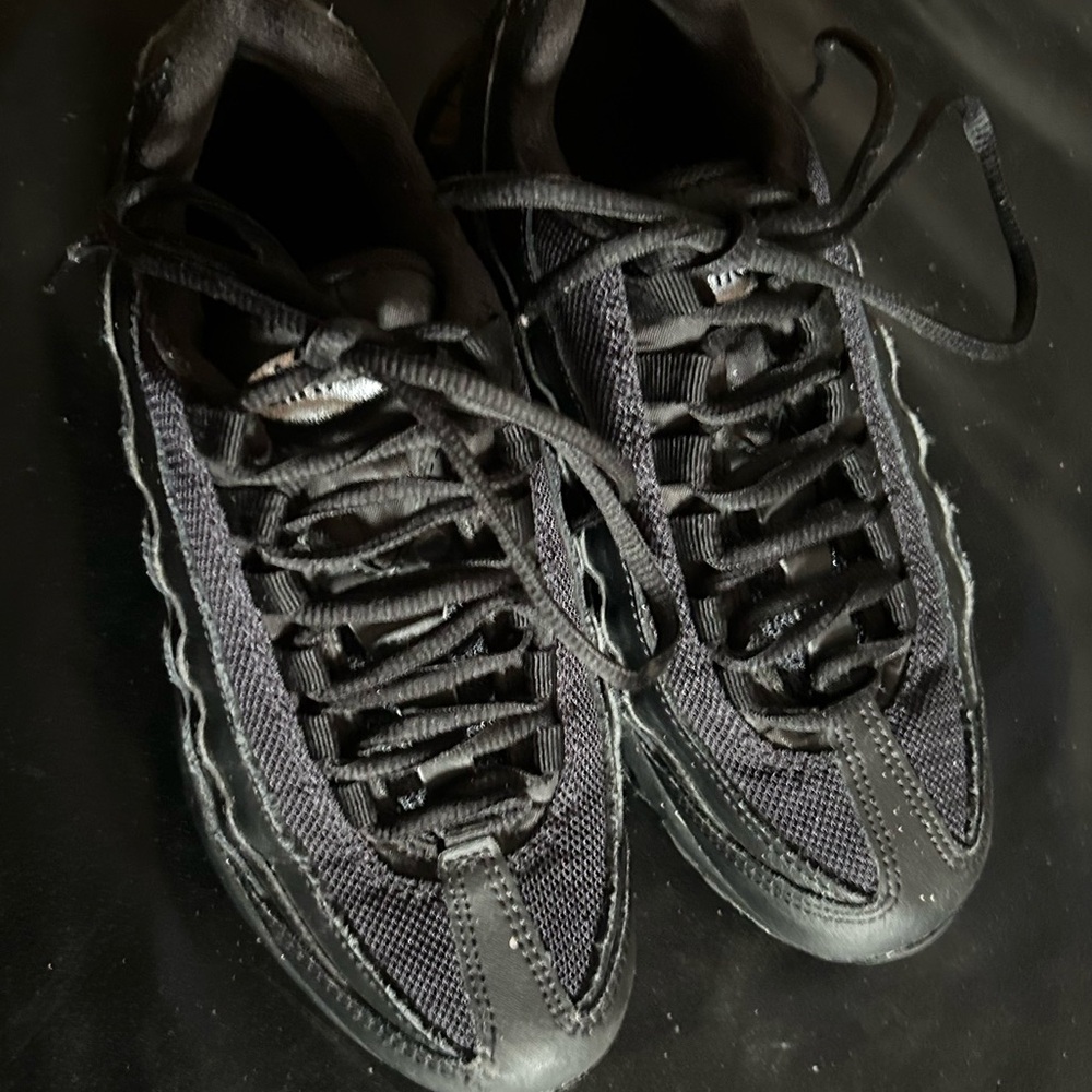 Kids size 4Y Black Air Max 95, Great condition